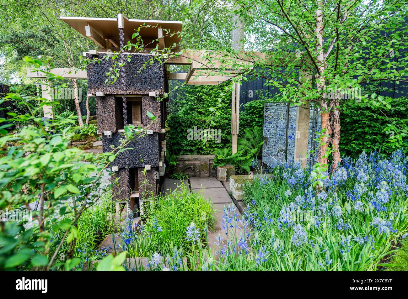 Londra, Regno Unito. 19 maggio 2024. Il National Autistic Society Show Garden, progettato da Sophie Parmenter & Dido Milne, costruito da Landform ConsultantsThe RHS Chelsea Flower Show 2024. Si svolge dal 20-25 maggio. Crediti: Guy Bell/Alamy Live News Foto Stock