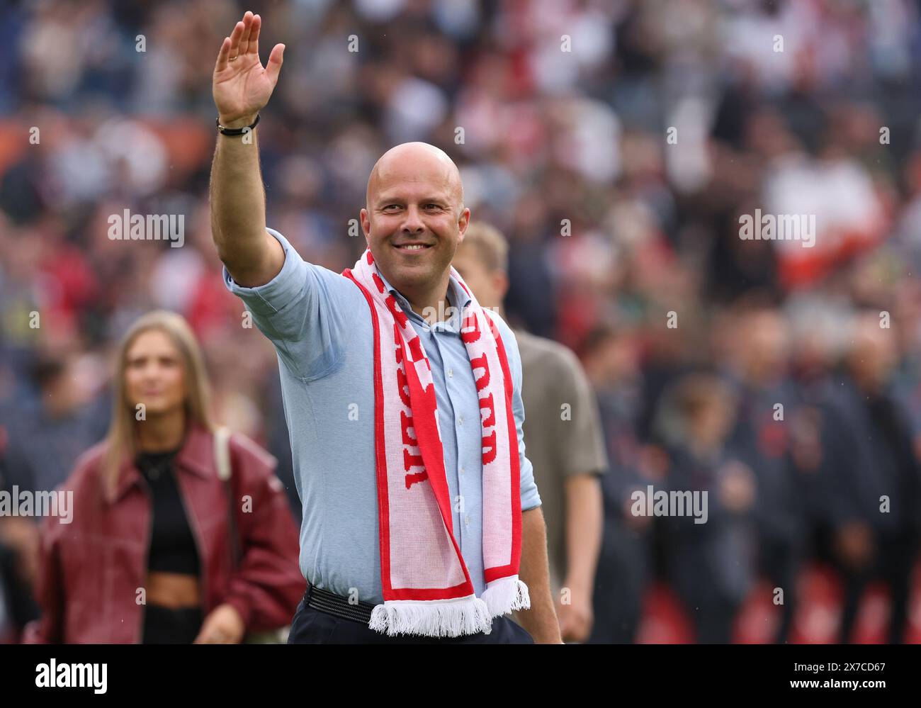 Arne slot, manager del Feyenoord, onora i tifosi dopo la partita olandese Eredivisie allo Stadium De Kuip di Feyenoord. Data foto: Domenica 19 maggio 2024. Foto Stock