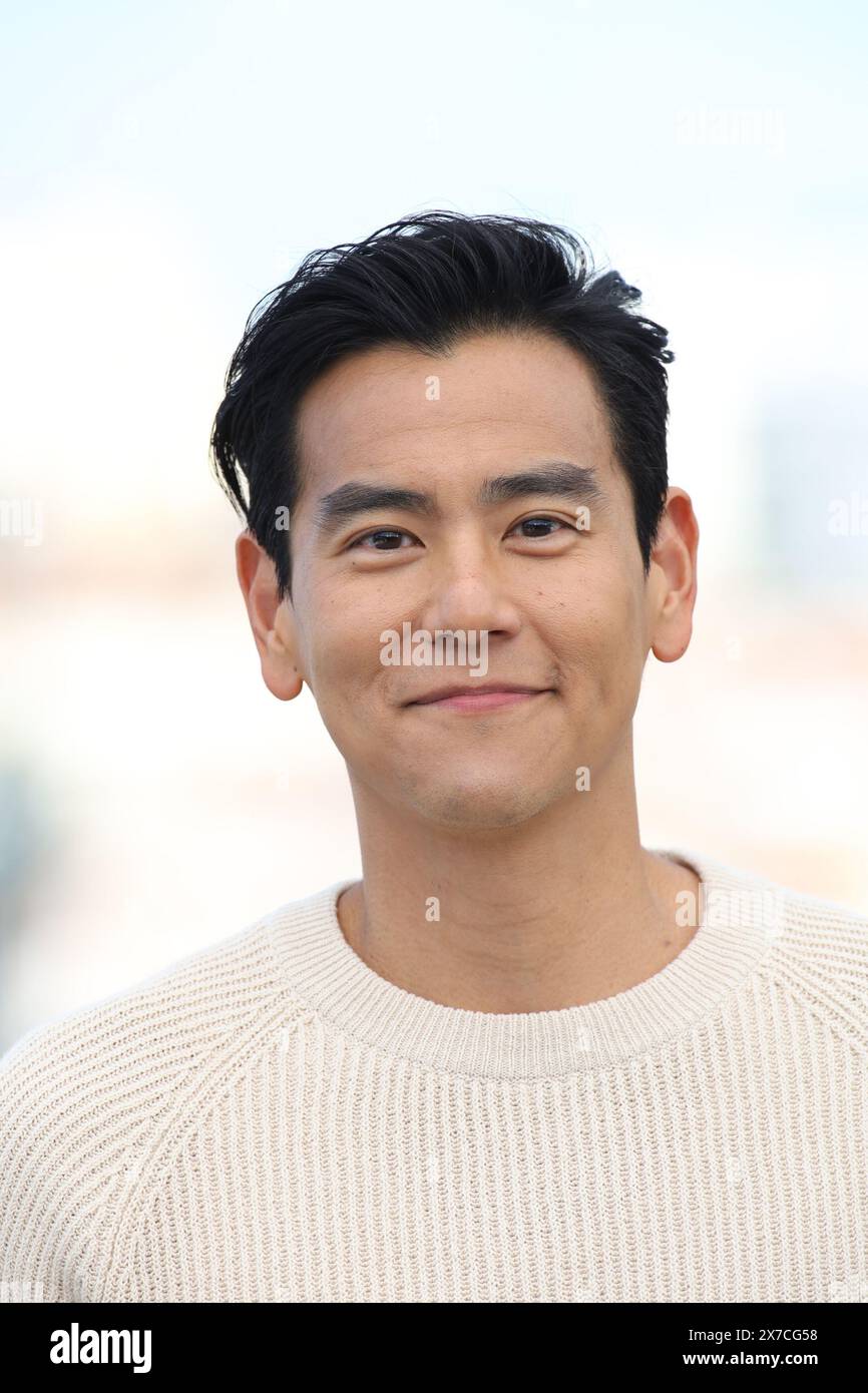 CANNES, FRANCIA - 18 MAGGIO: Eddie Peng al servizio fotografico "Black Dog", al 77° Festival annuale di Cannes al Palais des Festivals il 18 maggio 2024 a Cannes, Francia. CAP/GOL ©GOL/Capital Pictures Foto Stock