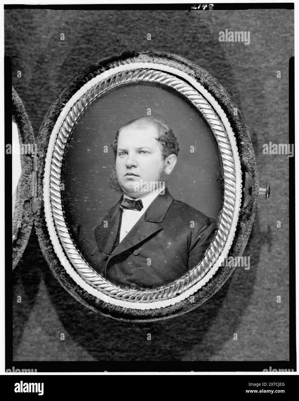 H.H. Fage, ritratto testa e spalle, leggermente a sinistra, custodia: Velluto rosso, pulsante, nota di accompagnamento: 1862 H. H. Fage 28 trasportato da A.C.F., stampato su Inside of Case: Anson 589 Broadway N.Y., Gift; Family of William B. Osgood Field; 1997; (DLC/PP-1999:155)., fa parte di: Daguerreotype Collection Fage, H. H. Foto Stock