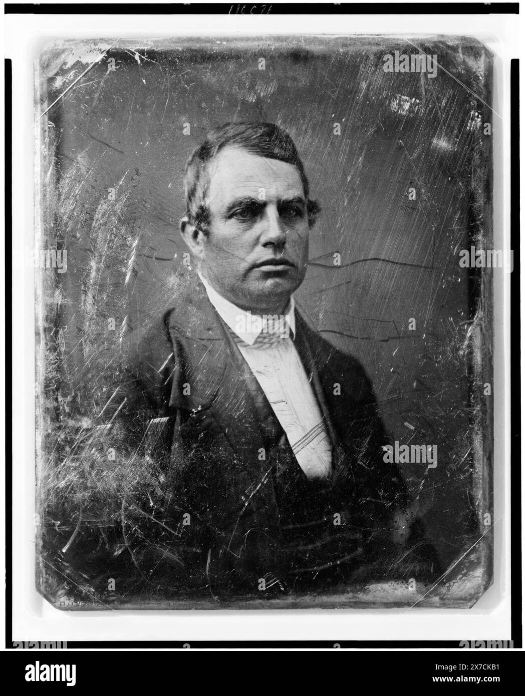 Uomo non identificato, ritratto della testa e delle spalle, leggermente a destra, graffiato sul retro del piatto: 315., Hallmark: Rinhart 46., Transfer; U.S. War College; 1920; (DLC/PP-1920:46153)., fa parte di: Daguerreotype Collection , prodotto dallo studio di Mathew Brady. Foto Stock