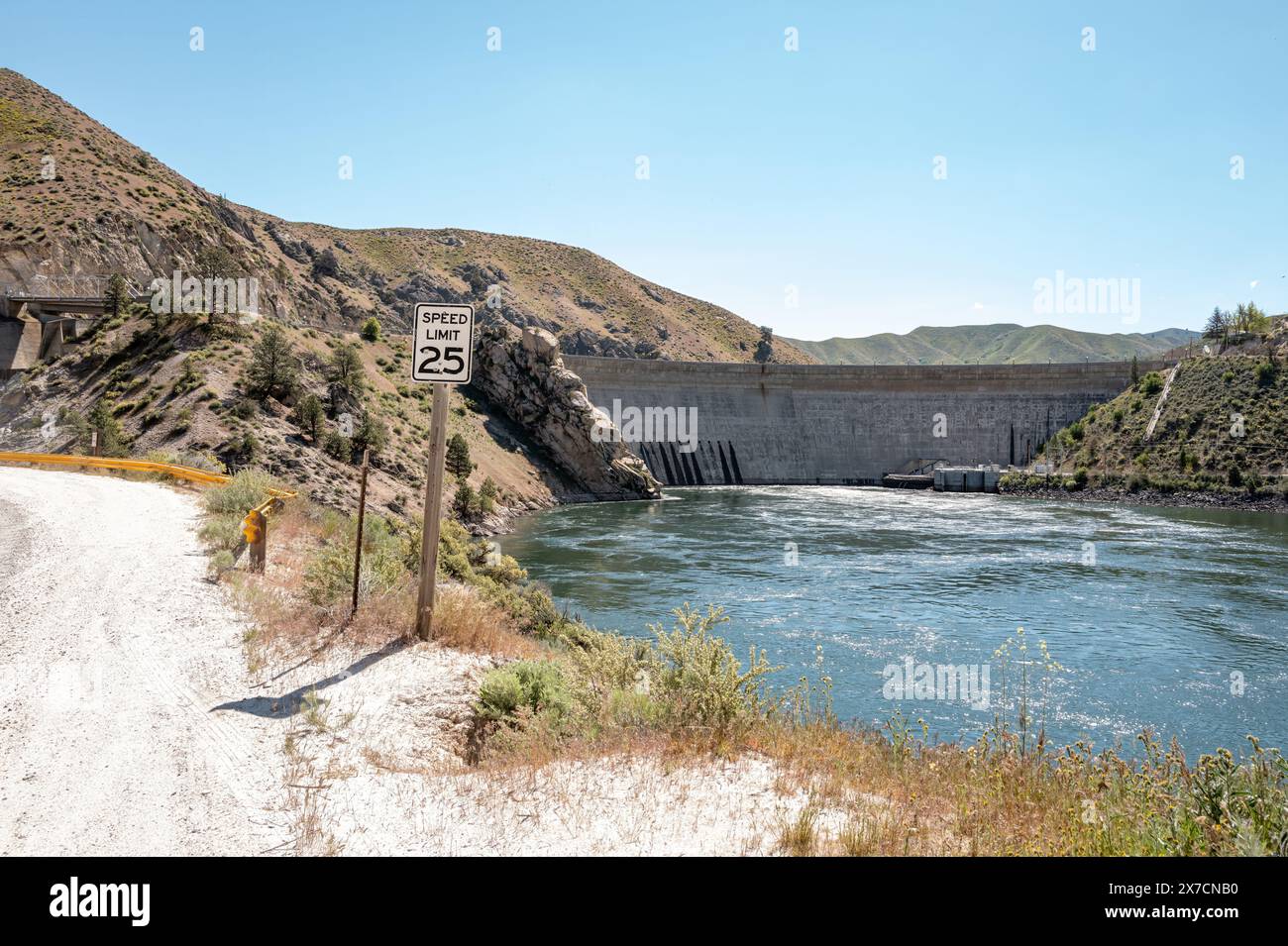 Segnale del limite di velocità presso una diga idroelettrica sul fiume Boise Foto Stock
