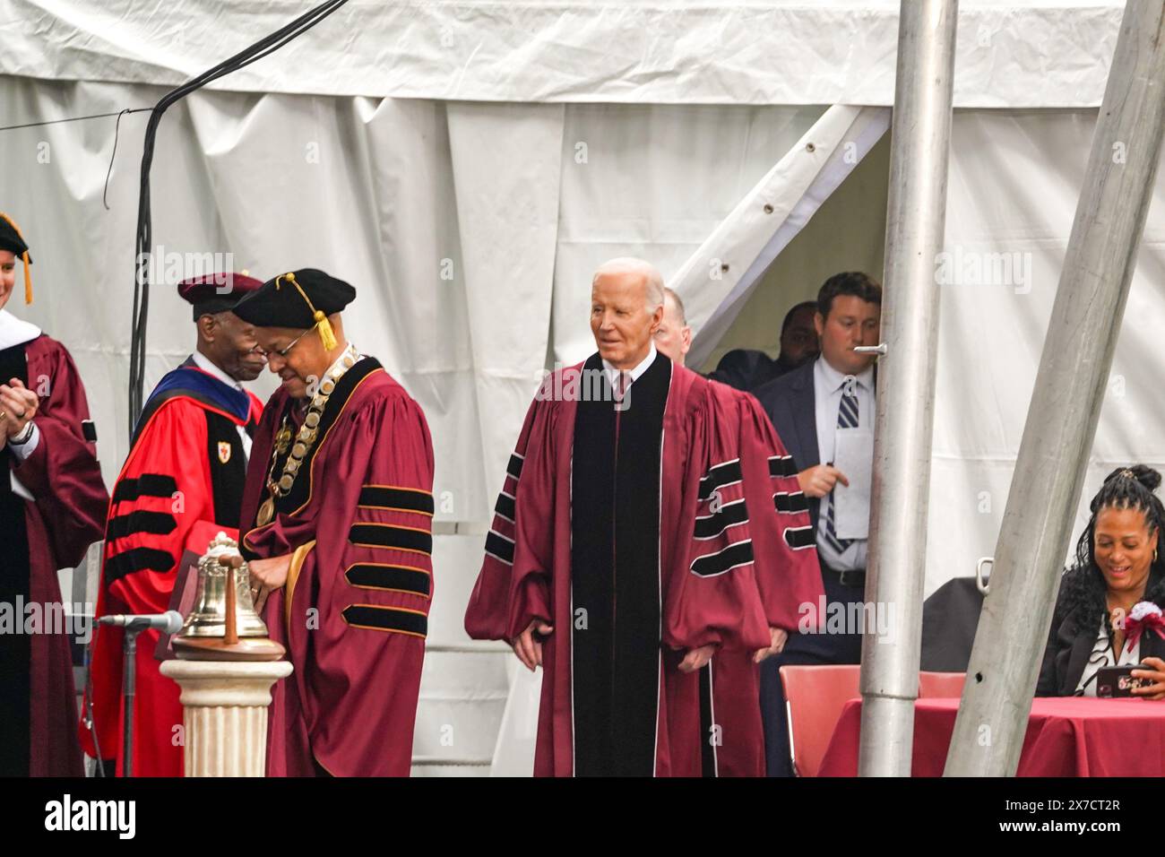 Atlanta, Stati Uniti. 19 maggio 2024. Il presidente Joe Biden arriva prima di rilasciare le sue osservazioni agli esercizi di inizio del 140th Morehouse College sul Century Campus al Morehouse College di Atlanta, Georgia, domenica 19 maggio 2024. Foto di Megan Varner/UPI credito: UPI/Alamy Live News Foto Stock