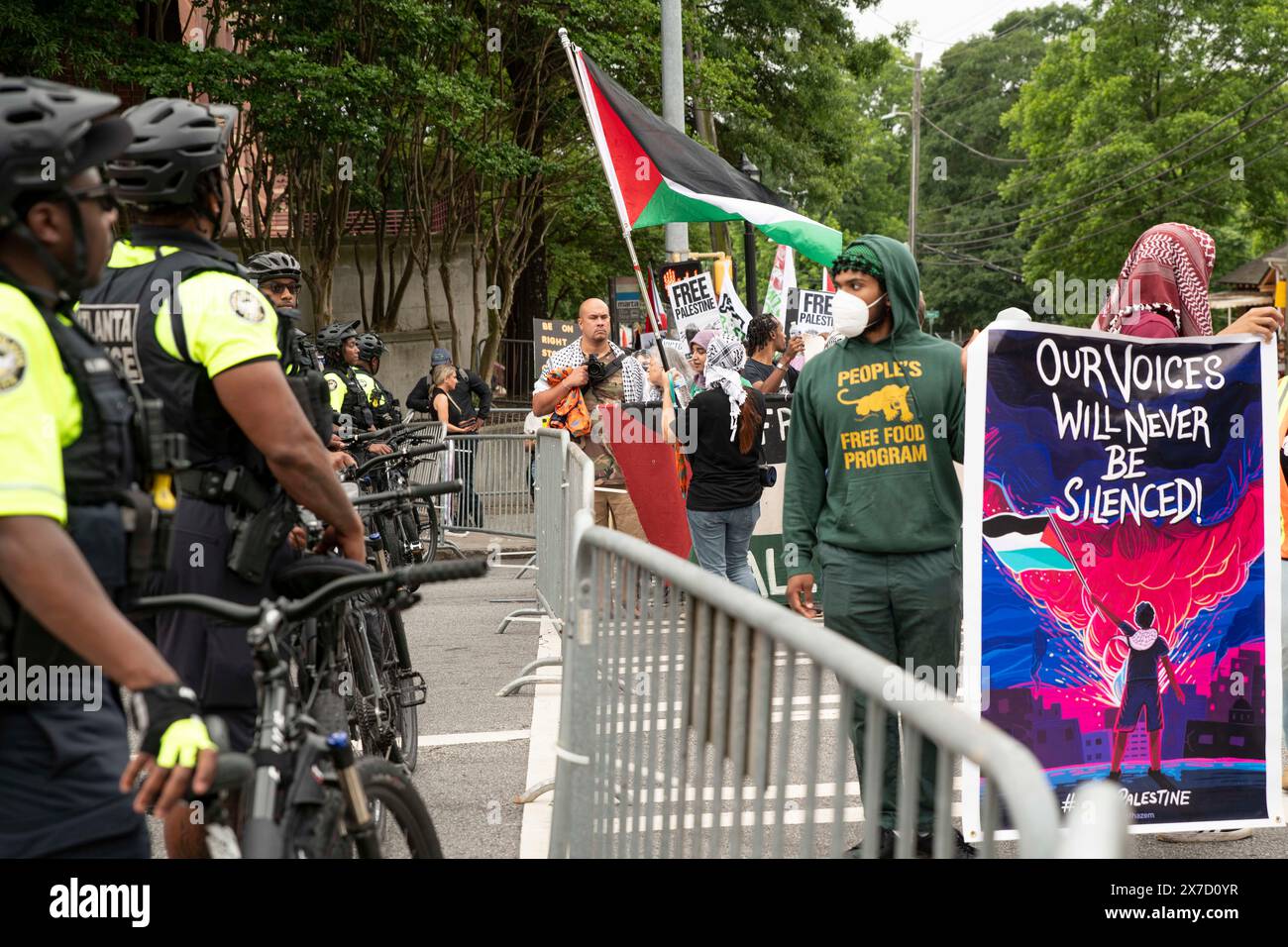 Atlanta, Georgia, Stati Uniti. 19 maggio 2024. I manifestanti che chiedevano un cessate il fuoco a Gaza hanno marciato verso il campus del Morehouse College mentre il presidente Biden ha dato il discorso di inizio. (Immagine di credito: © Steve Eberhardt/ZUMA Press Wire) SOLO PER USO EDITORIALE! Non per USO commerciale! Crediti: ZUMA Press, Inc./Alamy Live News Foto Stock