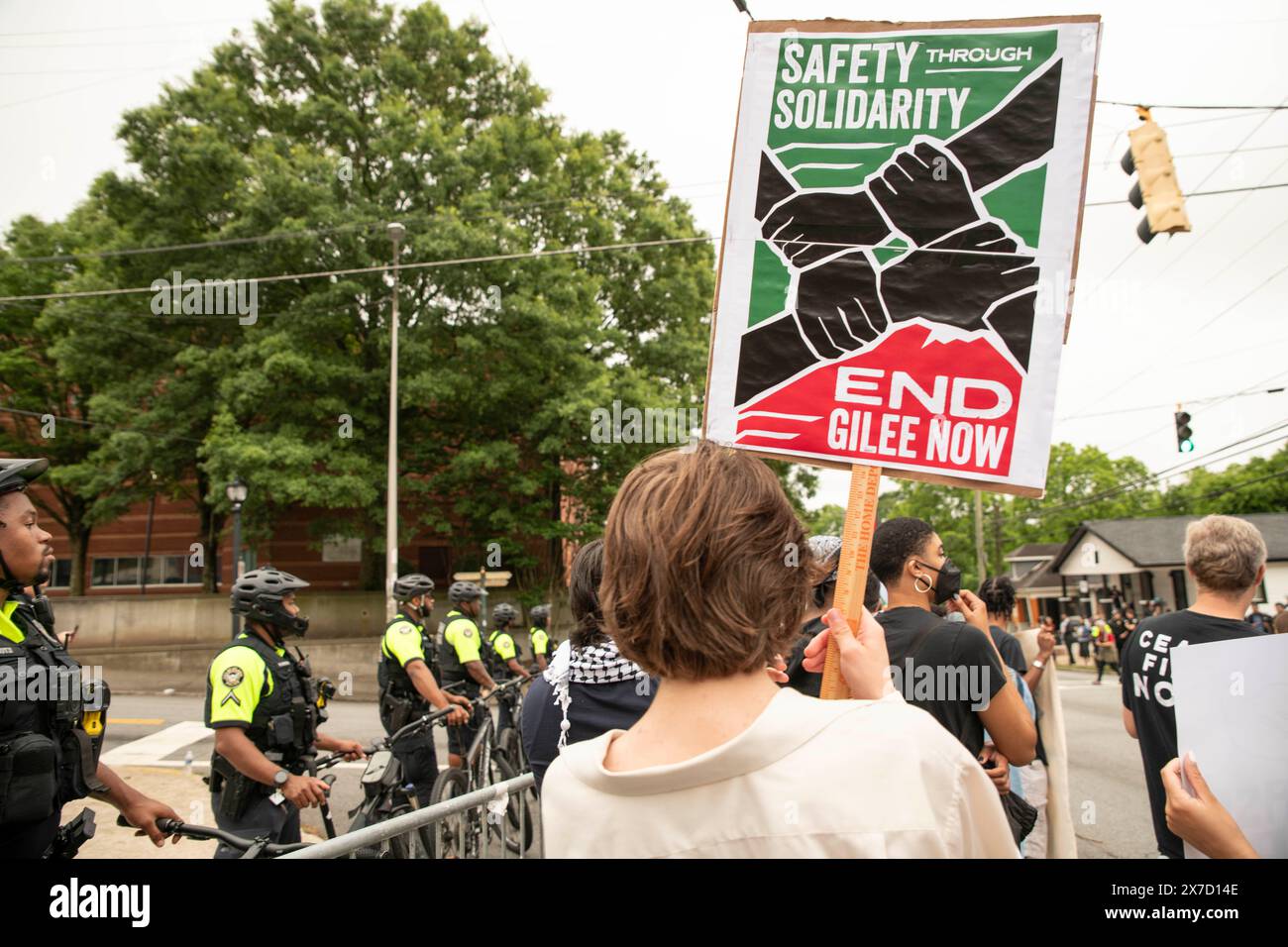 Atlanta, Georgia, Stati Uniti. 19 maggio 2024. I manifestanti che chiedevano un cessate il fuoco a Gaza hanno marciato verso il campus del Morehouse College mentre il presidente Biden ha dato il discorso di inizio. (Immagine di credito: © Steve Eberhardt/ZUMA Press Wire) SOLO PER USO EDITORIALE! Non per USO commerciale! Crediti: ZUMA Press, Inc./Alamy Live News Foto Stock