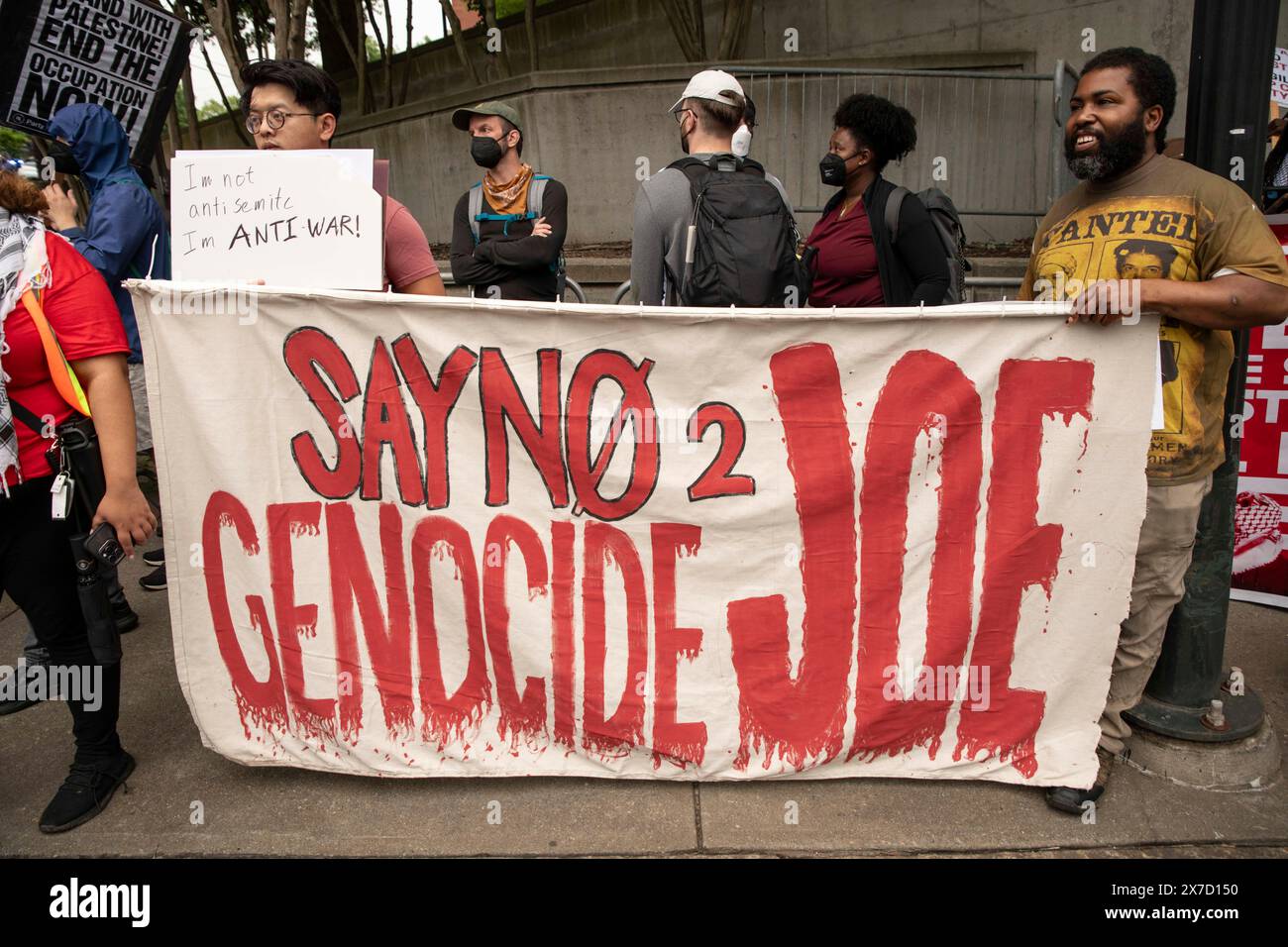 Atlanta, Georgia, Stati Uniti. 19 maggio 2024. I manifestanti che chiedevano un cessate il fuoco a Gaza hanno marciato verso il campus del Morehouse College mentre il presidente Biden ha dato il discorso di inizio. (Immagine di credito: © Steve Eberhardt/ZUMA Press Wire) SOLO PER USO EDITORIALE! Non per USO commerciale! Crediti: ZUMA Press, Inc./Alamy Live News Foto Stock