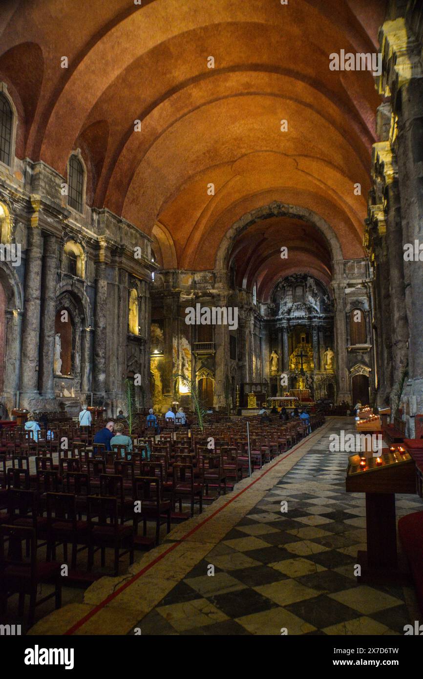 Interno della chiesa di Santo Domingo a Lisbona, Portogallo Foto Stock