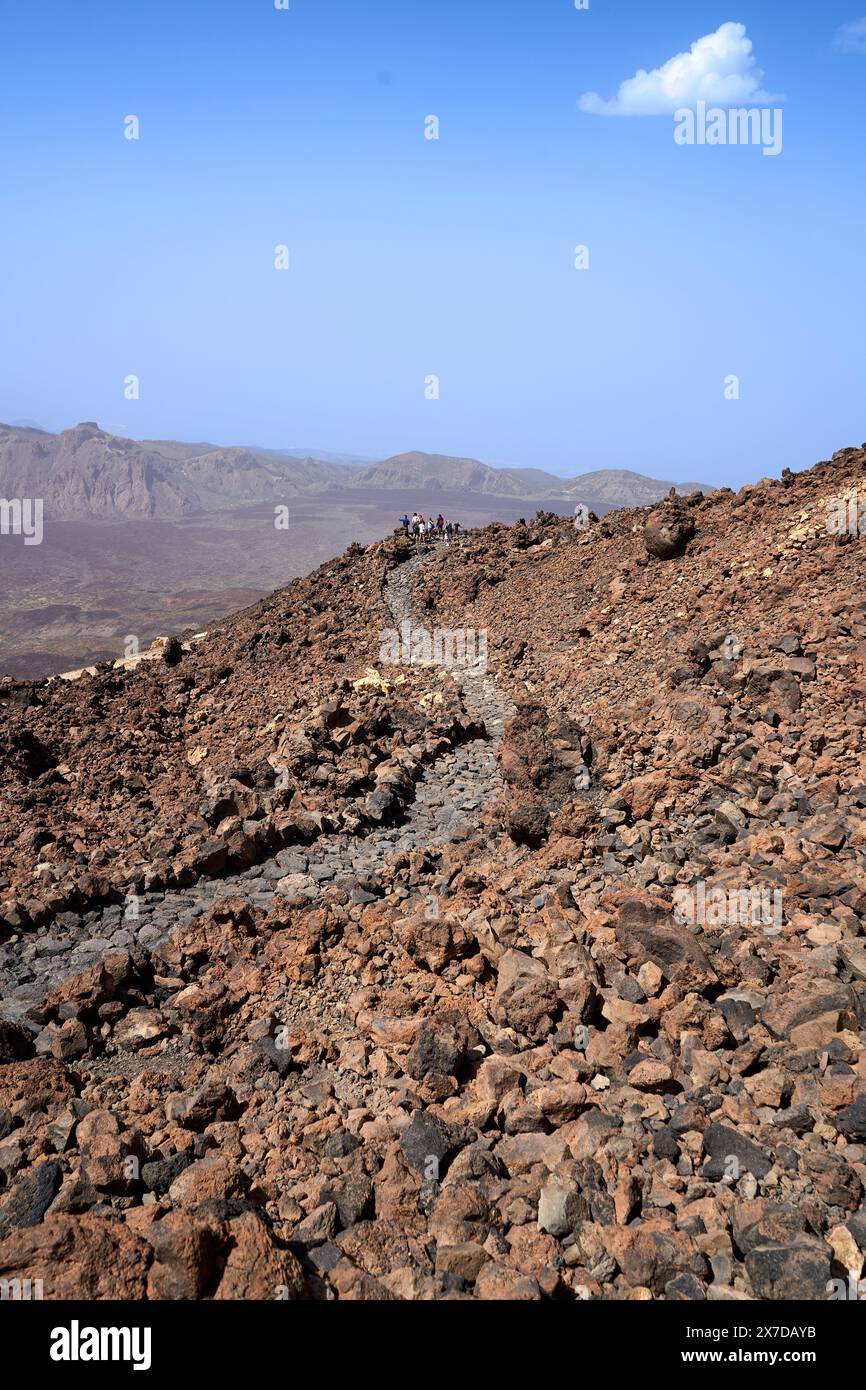 Cammino attraverso il Parco naturale del Teide a Tenerife, nelle Isole Canarie. Foto Stock