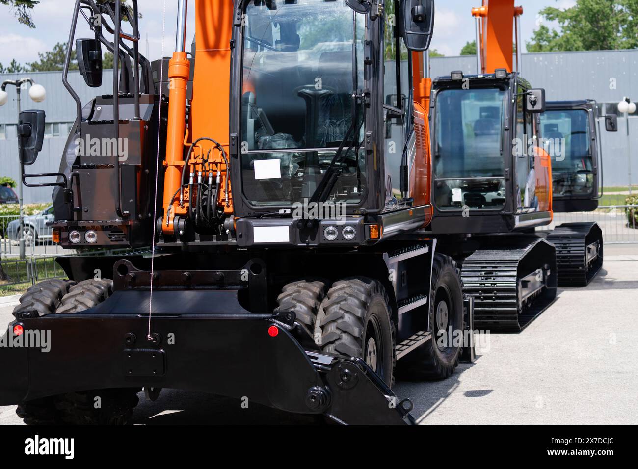 Flotta di escavatori per costruzioni pesanti. Foto Stock