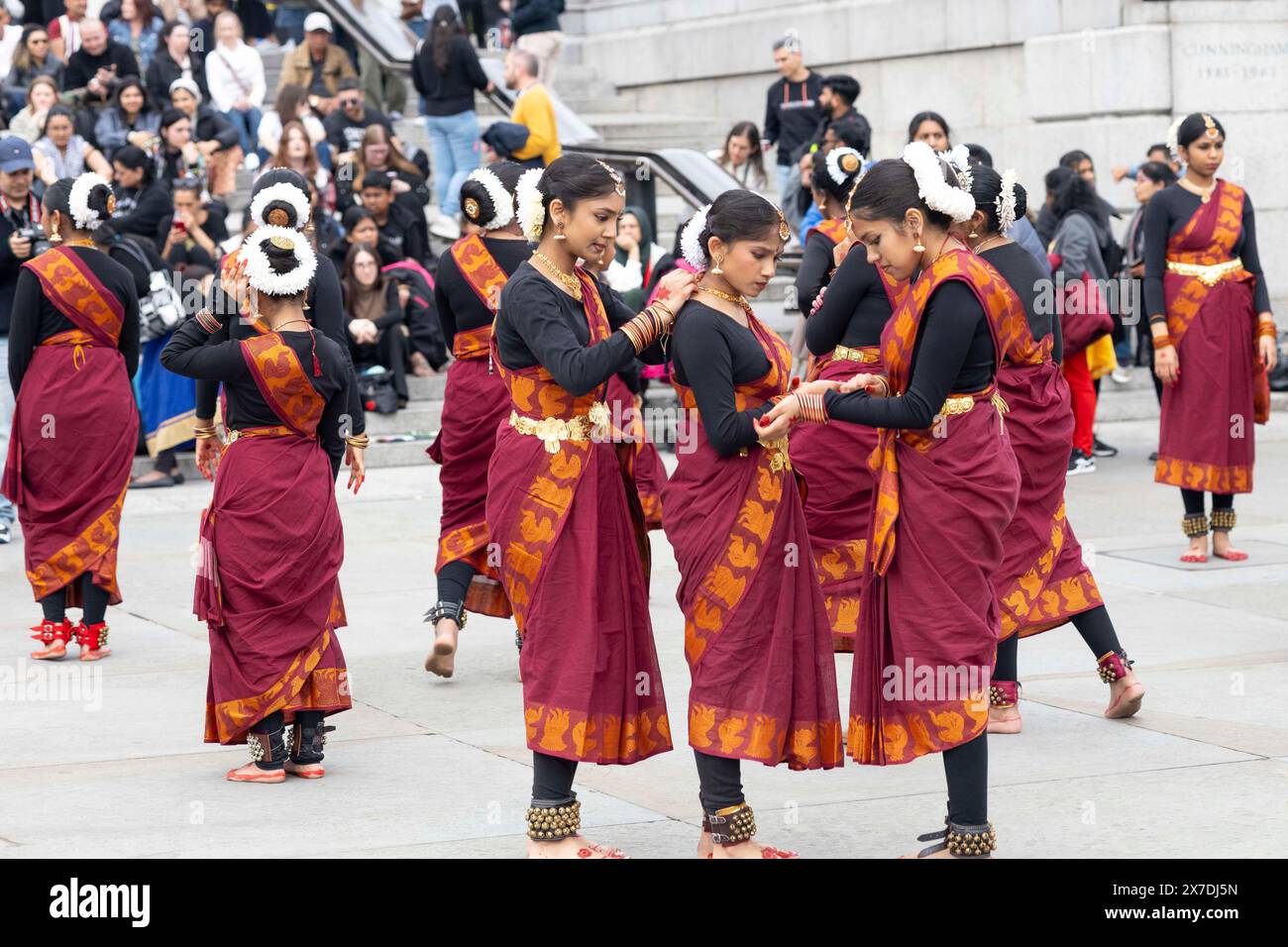 Londra, Regno Unito 18 maggio 2024 i ballerini tamil dello Sri Lanka si preparano come parte del Mullivaikkal Remembrance Day per ricordare coloro che sono stati uccisi durante le fasi finali della guerra civile e del genocidio dello Sri Lanka. Foto Stock