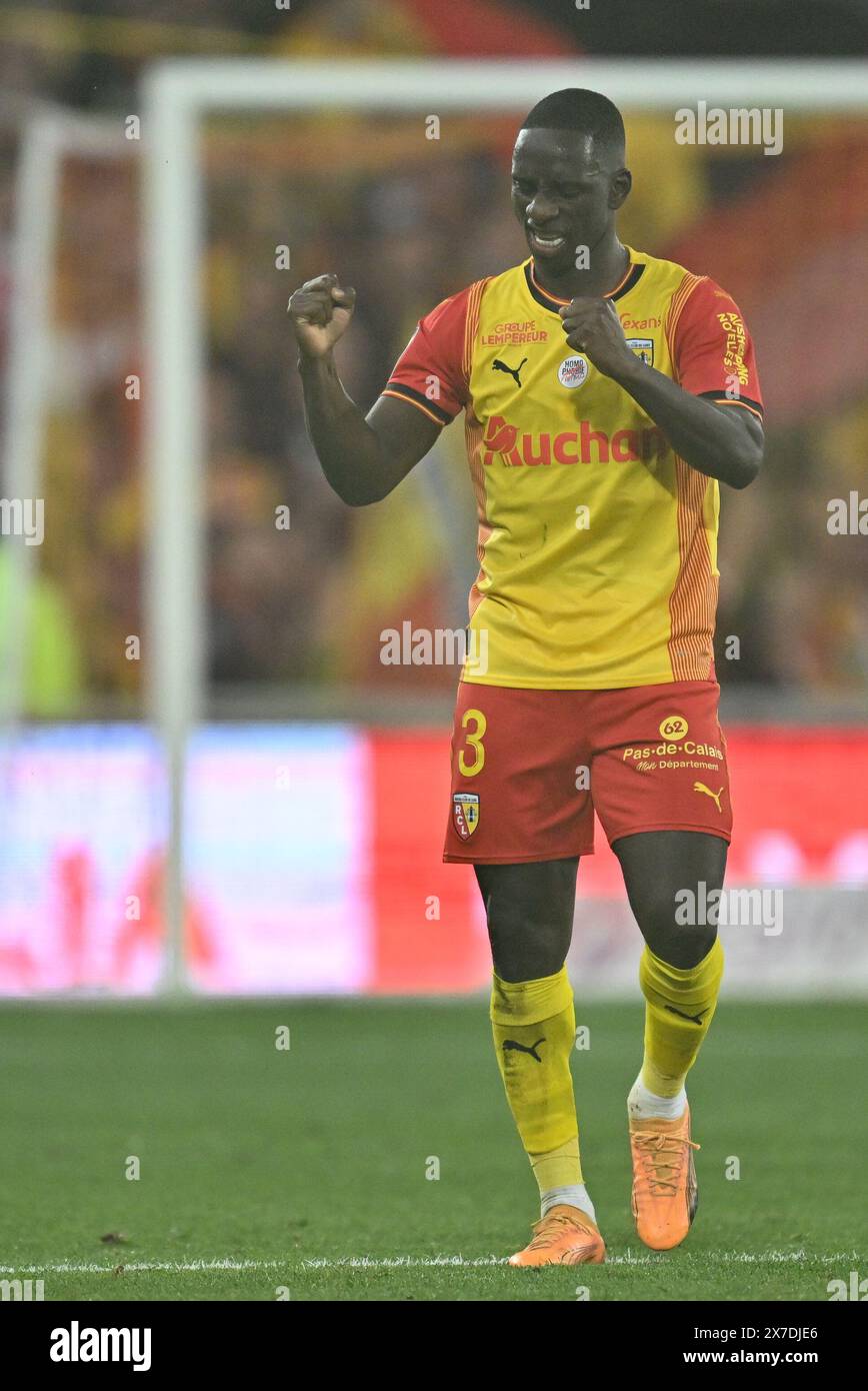 Lens, Francia. 19 maggio 2024. Deiver Machado (3) di RC Lens festeggia dopo aver segnato il gol 2-0 durante la partita 34 della Ligue 1 Uber Eats nella stagione 2023-2024 tra Racing Club de Lens e Montpellier Herault Sport Club il 19 maggio 2024 a Lens, Francia. (Foto di David Catry/Sportpix ) credito: Sportpix/Alamy Live News Foto Stock