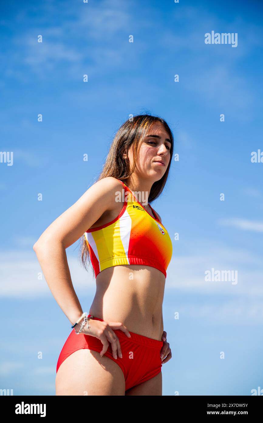 Ritratto di Nagore Folgado, para-atleta della nazionale spagnola che gareggia nei 100 e 200 metri e parteciperà a Parigi 2024 Foto Stock