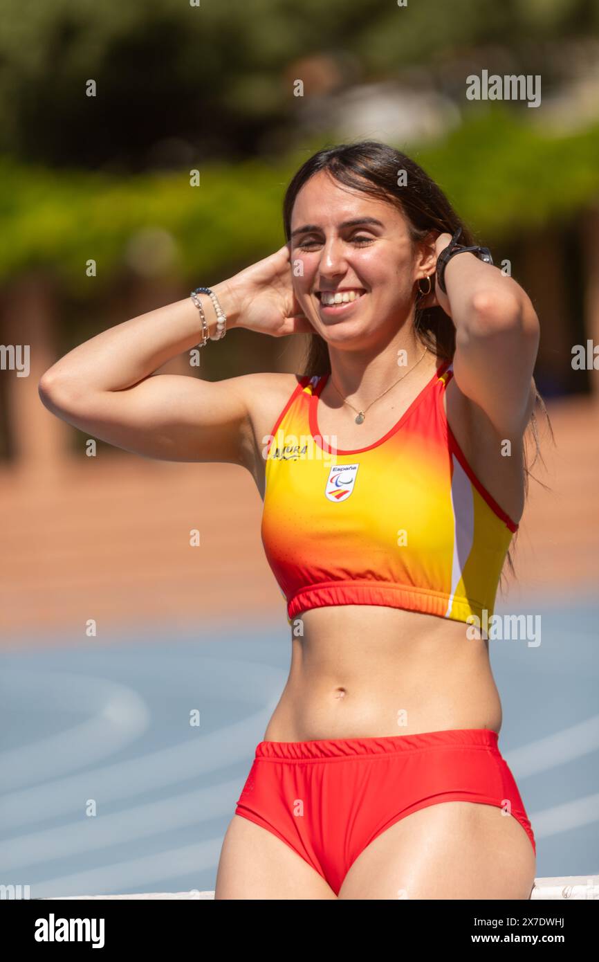 Ritratto di Nagore Folgado, para-atleta della nazionale spagnola che gareggia nei 100 e 200 metri e parteciperà a Parigi 2024 Foto Stock