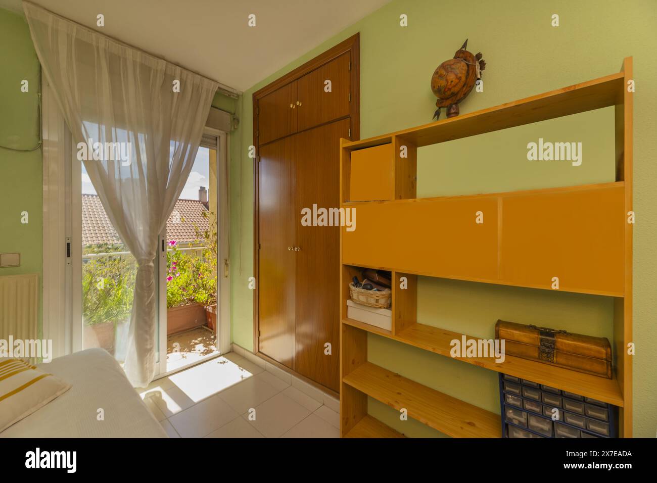 Le case Europa hanno almeno due camere da letto, di solito una camera da letto principale e una o più camere da letto per bambini o ospiti Foto Stock