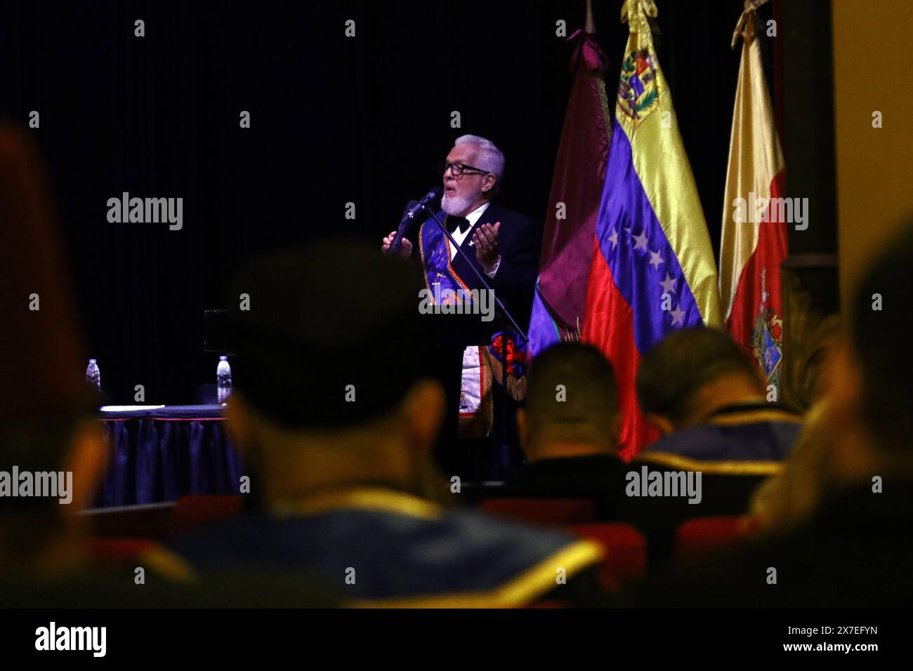 Valencia, Carabobo, Venezuela. 19 maggio 2024. 19 maggio 2024. L'illustre e potente fratello, Bernardo Flores, con la sua lezione "il volto nascosto dell'astrologia". Durante la celebrazione della prima grande giornata massonica "Antonio Guzman Blanco" in onore del 200° anniversario della Gran Loggia del Venezuela, tenutasi presso il teatro municipale della città di Valencia, nello stato di Carabobo. Foto: Juan Carlos HernÃndez. (Credit Image: © Juan Carlos Hernandez/ZUMA Press Wire) SOLO PER USO EDITORIALE! Non per USO commerciale! Foto Stock