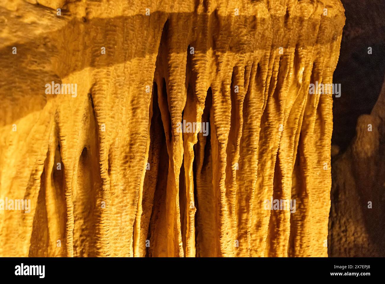 La grotta di Taskuyu si trova nel villaggio di Taskuyu, a circa 10 km a nord-ovest del distretto di Tarsus nella provincia di Mersin. Taskuyu Cave a Tarsus, Mersin, Turke Foto Stock