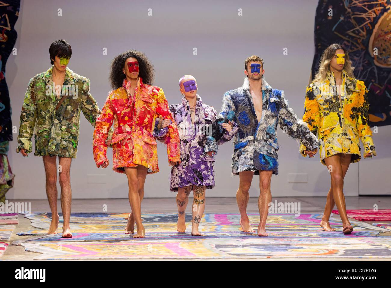 Le modelle percorrono la passerella durante la fiera IORDANES SPYRIDON GOGOS durante la settimana della moda australiana presentata da Pandora 2024 al Carriageworks il 16 maggio 20 Foto Stock