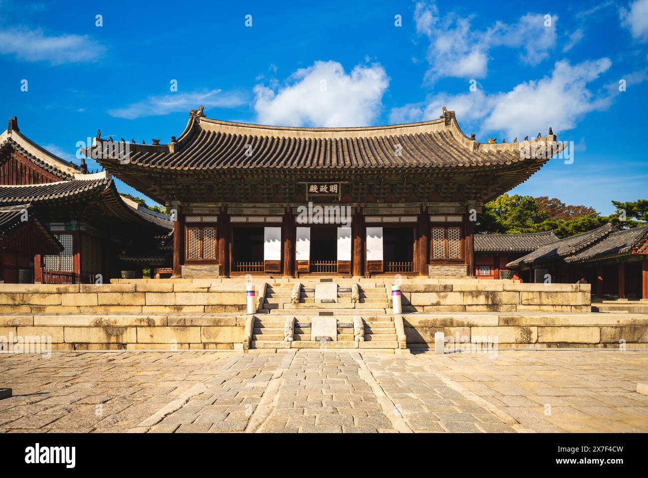 Myeongjeongjeon, sala principale di Changgyeonggung a seoul, corea del Sud. Traduzione: Myeongjeongjeon Foto Stock
