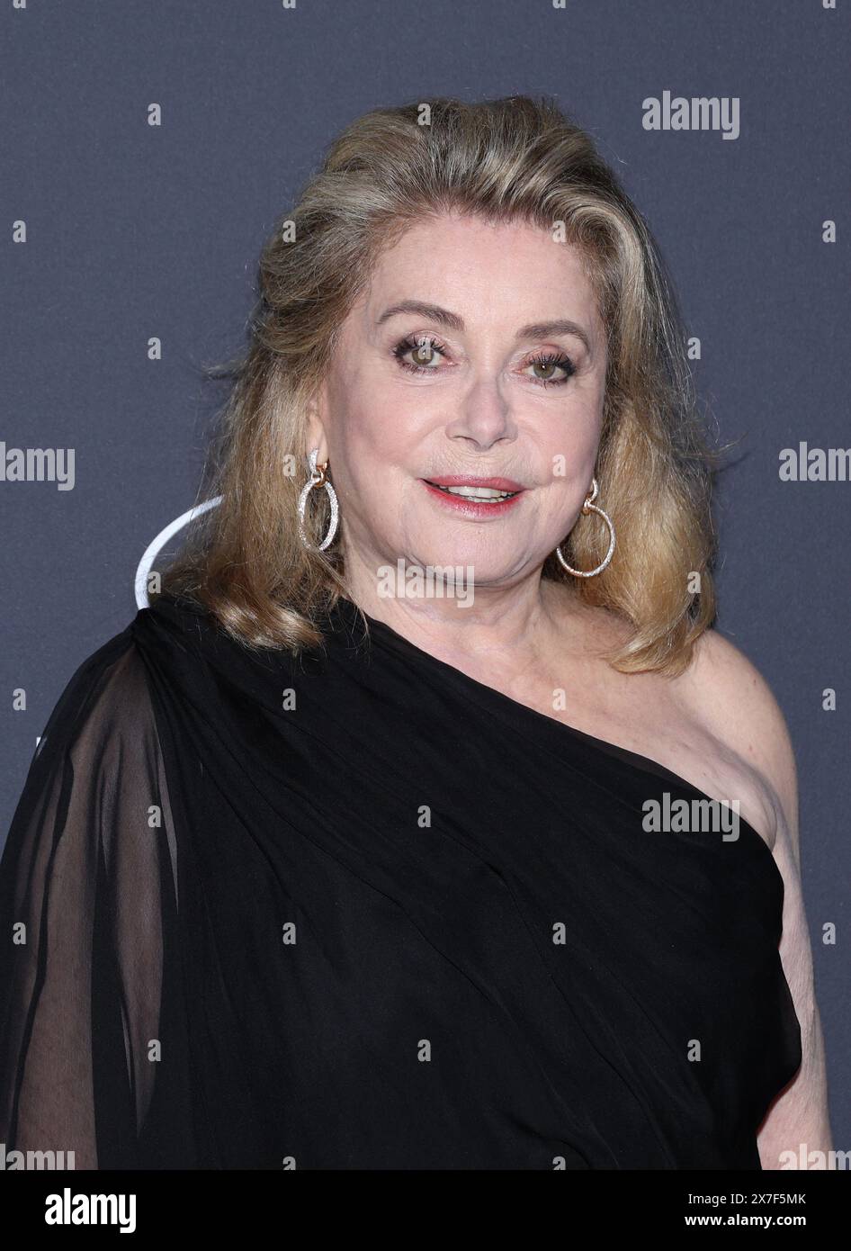 Cannes, Francia. 19 maggio 2024. Catherine Deneuve partecipa ai Kering Women in Motion Awards 2024 e alla cena presidenziale del Festival di Cannes al 77° Festival annuale di Cannes a Place de la Castre il 19 maggio 2024 a Cannes, Francia. Foto: DGP/imageSPACE credito: Imagespace/Alamy Live News Foto Stock