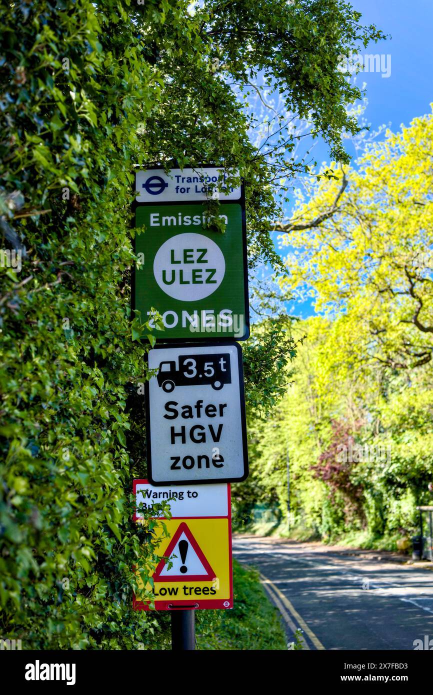 Cartello «Transport for London Emission Zones», Brookshill, Harrow Weald, Borough of Harrow, Londra, Inghilterra, Regno Unito Foto Stock