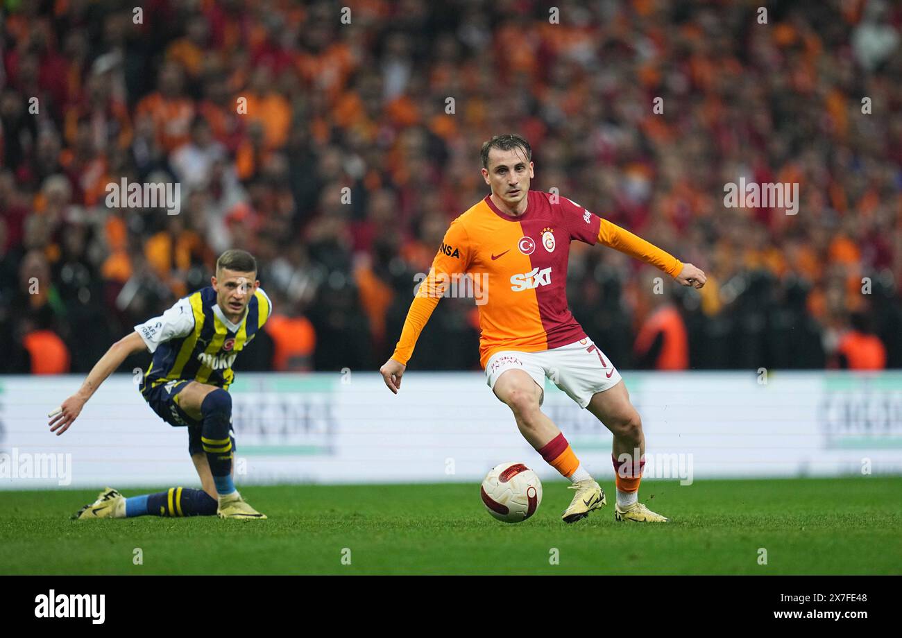 Rams Park, Istanbul, Turchia. 19 maggio 2024. Kerem Akturkoglu (Galatasaray) controlla la palla durante una partita del Super Lig turco - Day 37, Galatasaray vs Fenerbahce, al Rams Park di Istanbul, Turchia. Kim Price/CSM/Alamy Live News Foto Stock