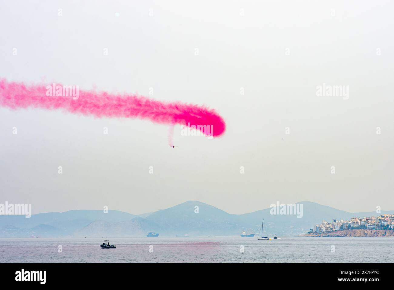 Palio Faliro, Grecia - 18 maggio 2024.RAF squadra acrobatica bbiancastra le frecce rosse si esibiscono al Palio Faliro, Grecia Foto Stock