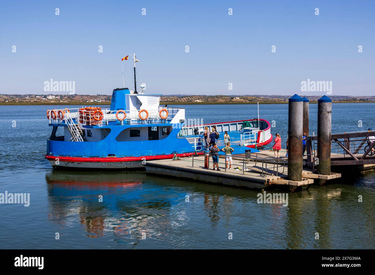 Traghetto sul fiume Guadiana tra Portogallo e Spagna, Ayamonte, Andalusia, Spagna, Europa Foto Stock