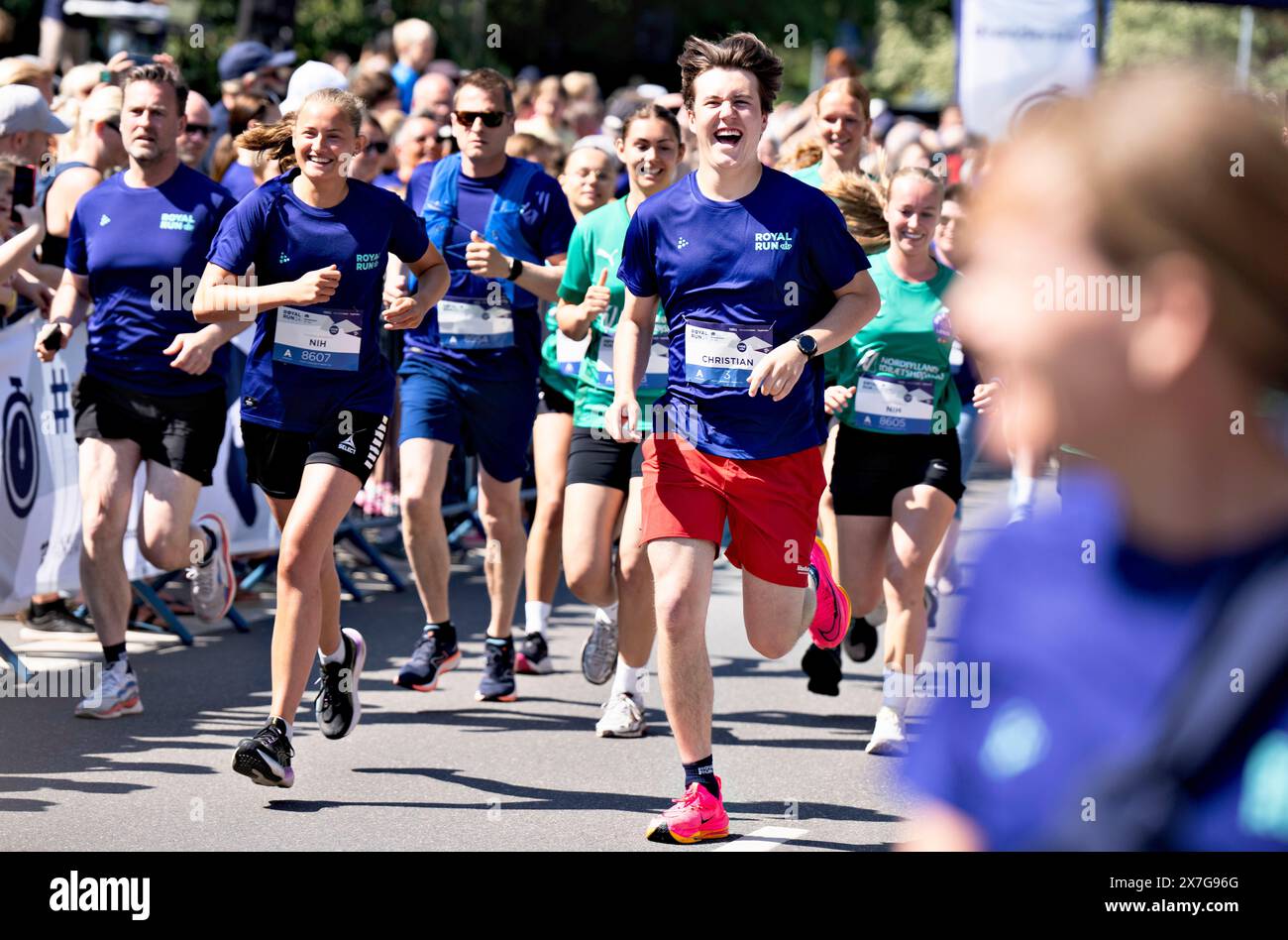 Broenderslev, Danimarca. 20 maggio 2024. Il principe ereditario Christian corre per un miglio durante la corsa reale a Broenderslev, lunedì 20 maggio 2024. La Royal Run è una corsa annuale di fitness che si svolge in diverse città danesi. La gara si tenne per la prima volta il 21 maggio 2018, in occasione del 50° compleanno del re, e da allora la famiglia reale ha partecipato alla Royal Run. Nel 2024, ci sono 95, 106 iscritti per la corsa di fitness che si tiene per la sesta volta. (Foto: Henning Bagger/Ritzau Scanpix) credito: Ritzau/Alamy Live News Foto Stock