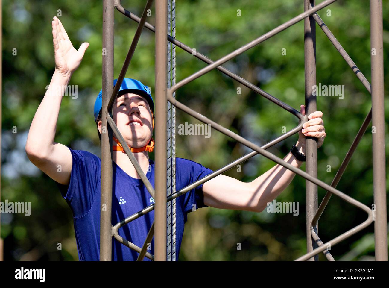 Il principe ereditario Cristiano viene abbassato di 12 metri da una torre prima di correre per un miglio durante la corsa reale a Broenderslev, lunedì 20 maggio 2024. Royal Run è una corsa annuale di fitness che si svolge in diverse città danesi. La corsa si è svolta per la prima volta il 21 maggio 2018 in occasione del 50° compleanno del re e da allora la famiglia reale ha partecipato alla Royal Run. Nel 2024, ci sono un totale di 95, 106 iscritti per la corsa di fitness che si tiene per la sesta volta. (Foto: Henning Bagger/Ritzau Scanpix) Foto Stock