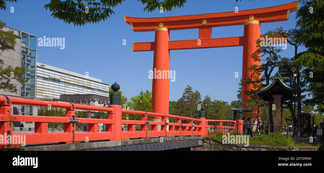 Giappone, Kyoto, Santuario Heian Jingu, Grand Torii, Foto Stock