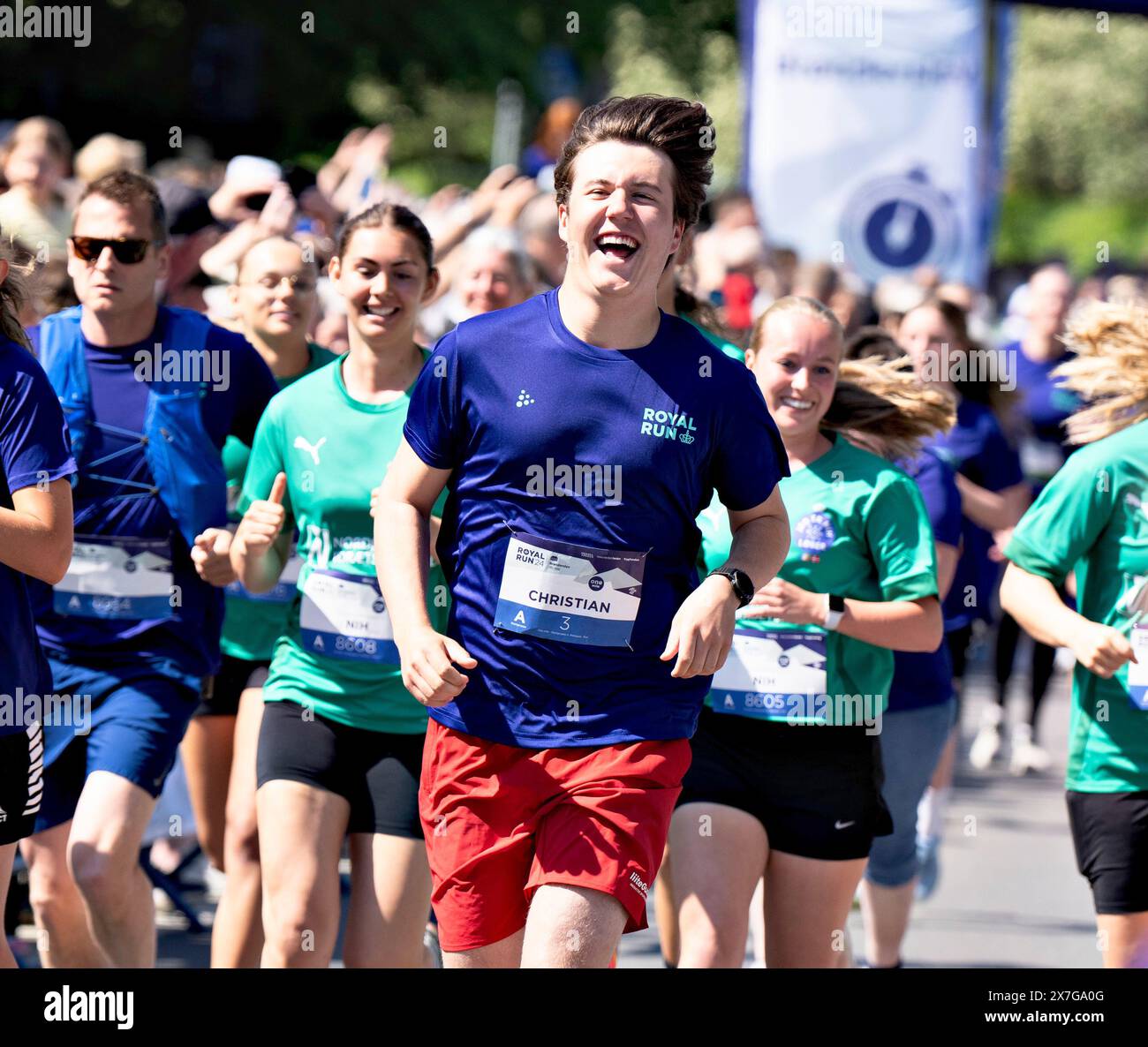 Broenderslev, Danimarca. 20 maggio 2024. Crown Prince Christian corre per un chilometro e mezzo circa durante la Royal Run di Broenderslev, lunedì 20 maggio 2024. La Royal Run è una corsa annuale di fitness che si svolge in diverse città danesi. La gara si tenne per la prima volta il 21 maggio 2018, in occasione del 50° compleanno del re, e da allora la famiglia reale ha partecipato alla Royal Run. Nel 2024, ci sono 95, 106 registrati a livello nazionale per la corsa di fitness che si tiene per la sesta volta. (Foto: Henning Bagger/Ritzau Scanpix) credito: Ritzau/Alamy Live News Foto Stock