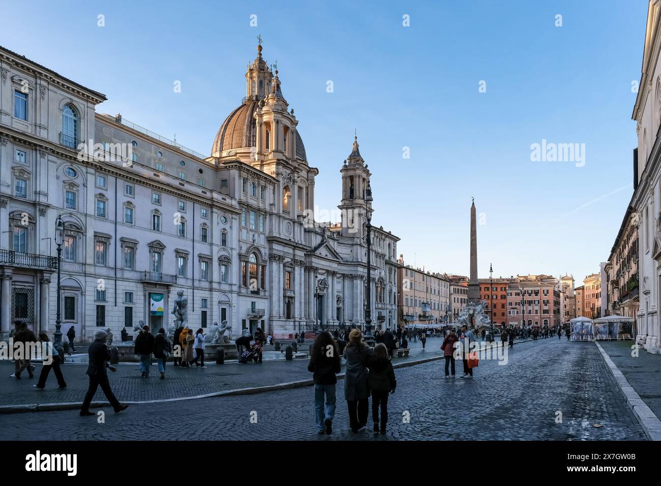 Veduta di Piazza Navona, uno spazio pubblico aperto a Roma, costruito sul sito dello Stadio di Domiziano del i secolo d.C. Foto Stock