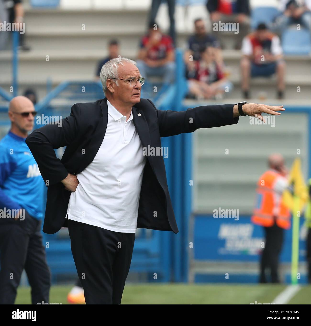 Foto Gianni Santandrea/LaPresse 19 maggio 2024 Reggio Emilia, Italia - sport, calcio - Sassuolo vs Cagliari - Campionato di calcio serie A Tim 2023/2024 - Stadio Mapei. Nella foto: mister Ranieri foto Gianni Santandrea/LaPresse 19 maggio 2024 Reggio Emilia, Italia - sport, calcio - Sassuolo vs Caglairi - serie A Tim 2023/2024 campionato di calcio - Stadio Mapei. Nella foto: signor Ranieri Foto Stock