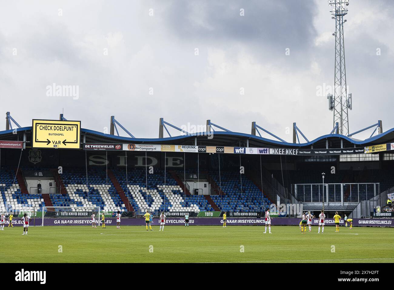 Tilburg, Paesi Bassi. 20 maggio 2024. TILBURG - 20-05-2024. Stadio Koning Willem II. AJAX - fortuna Sittard (donna) cupfinal. VAR controllo obiettivi. Crediti: Pro Shots/Alamy Live News Foto Stock
