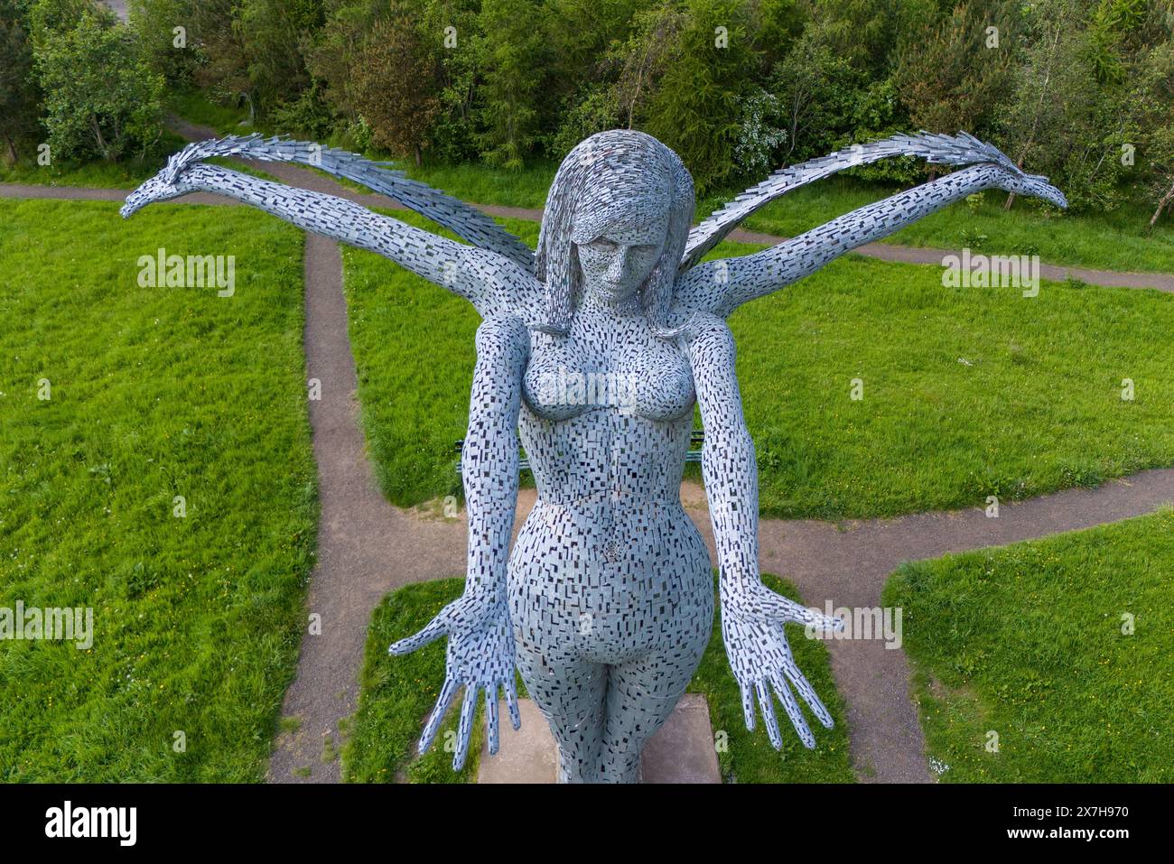 ARRIA scultura in acciaio di 10 metri dell'artista di Glasgow Andy Scott nella faglia di Cumbernauld Foto Stock