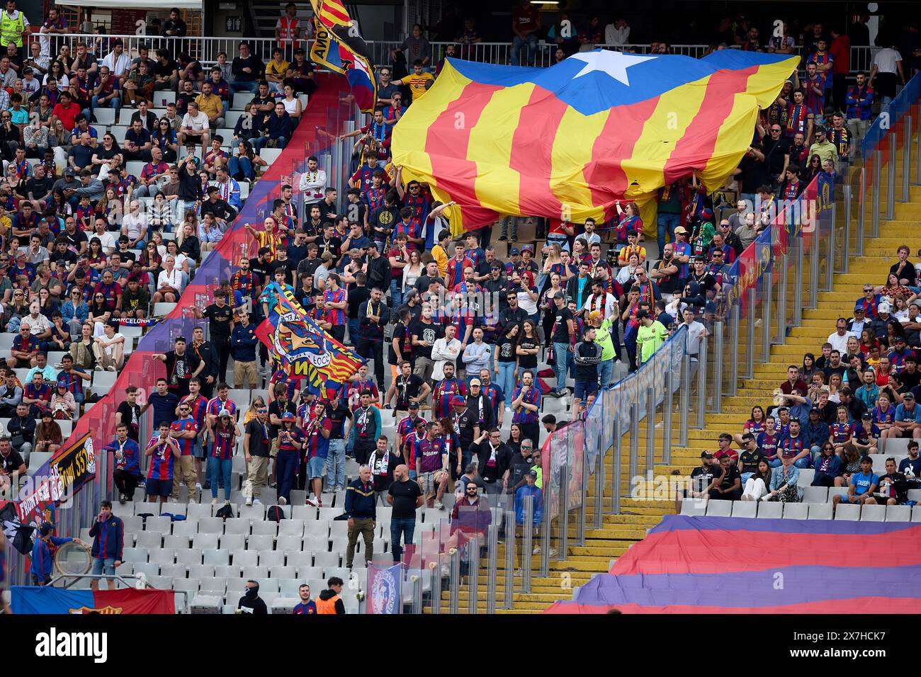 Barcellona, Spagna. 19 maggio 2024. BARCELLONA, SPAGNA - 19 MAGGIO: Tifosi del FC Barcelona durante la partita Liga EA Sports tra FC Barcelona e Rayo Vallecano all'Estadi Olimpic Lluis Companys il 19 maggio 2024 a Barcellona, Spagna crediti: DAX Images/Alamy Live News Foto Stock