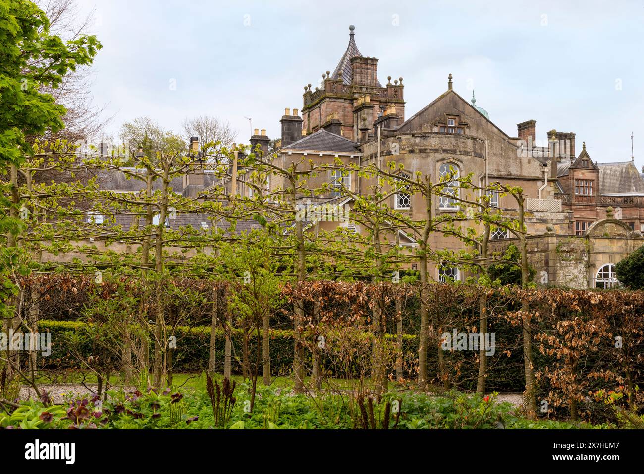 Holker Hall and Gardens, Grange-over-Sands, nel sud della Cumbria, vicino al confine del Lake District National Park, Inghilterra, Gran Bretagna. Foto Stock
