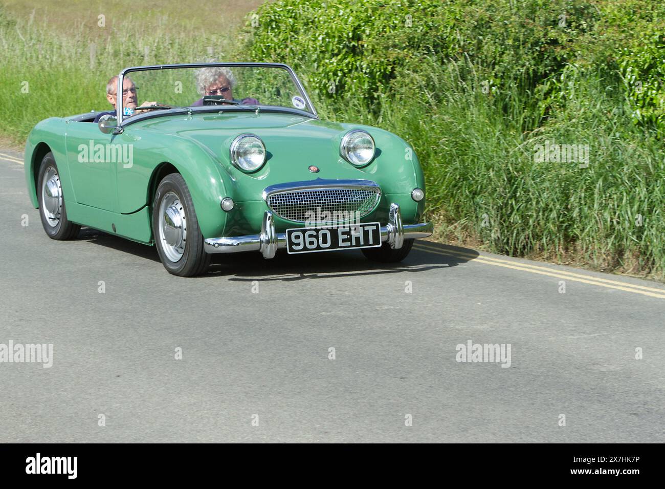 Austin, Healey Sprite, un roadster sportivo open top nella campagna inglese Foto Stock