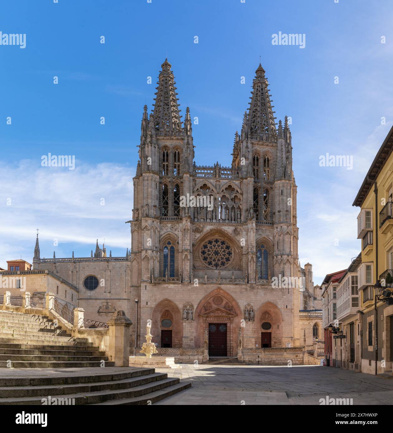 Burgos, Spagna - 14 aprile 2024: Vista della cattedrale gotica di Santa Maria nel centro di Burgos Foto Stock