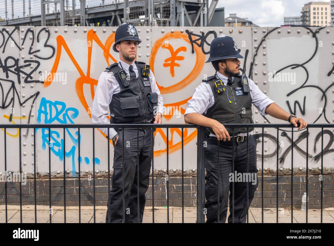 NOTTING HILL, LONDRA, INGHILTERRA - 28 agosto 2023: Agenti di polizia al Carnevale di Notting Hill nel 2023 Foto Stock