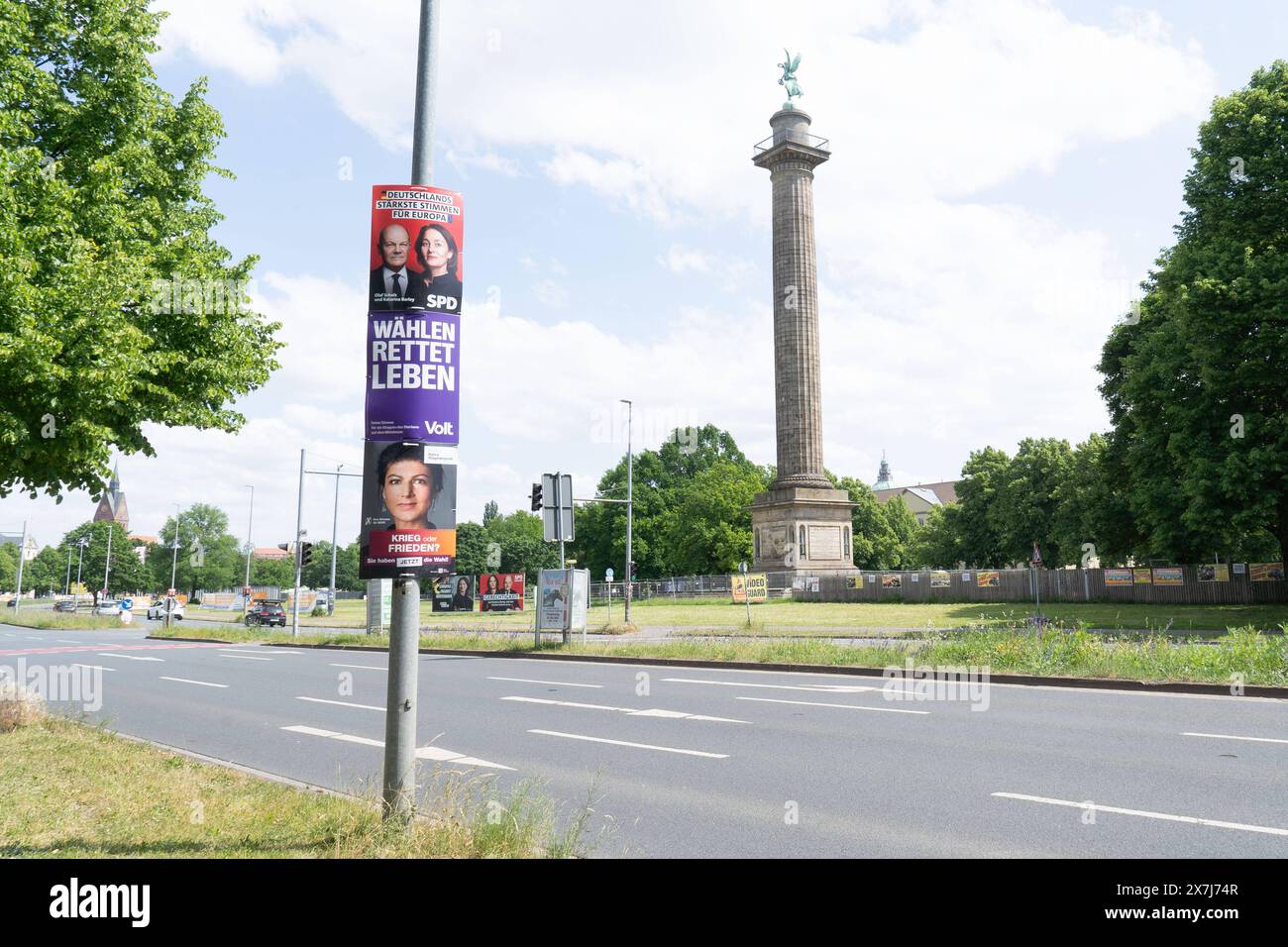 Deutschland 2024: Wahlplakate für die Europawahl 2024 Im Bild: Wahlplakate der SPD, Volt und BSW ad Hannover Innenstadt Niedersachsen *** Germania 2024 manifesti elettorali per le elezioni europee del 2024 nelle foto manifesti elettorali di SPD, Volt e BSW nel centro di Hannover bassa Sassonia Copyright: XFotostandx/xNiewelerx Foto Stock