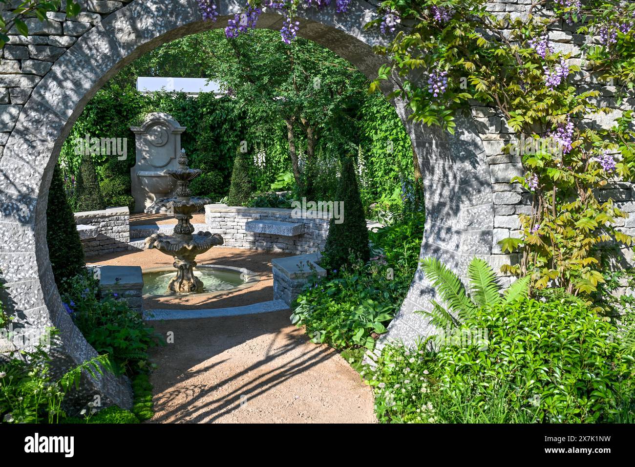 Londra, Regno Unito. 20 maggio 2024. The Bridgerton Garden al RHS Chelsea Flower Show, Royal Hospital Chelsea, Londra, Regno Unito. Crediti: LFP/Alamy Live News Foto Stock