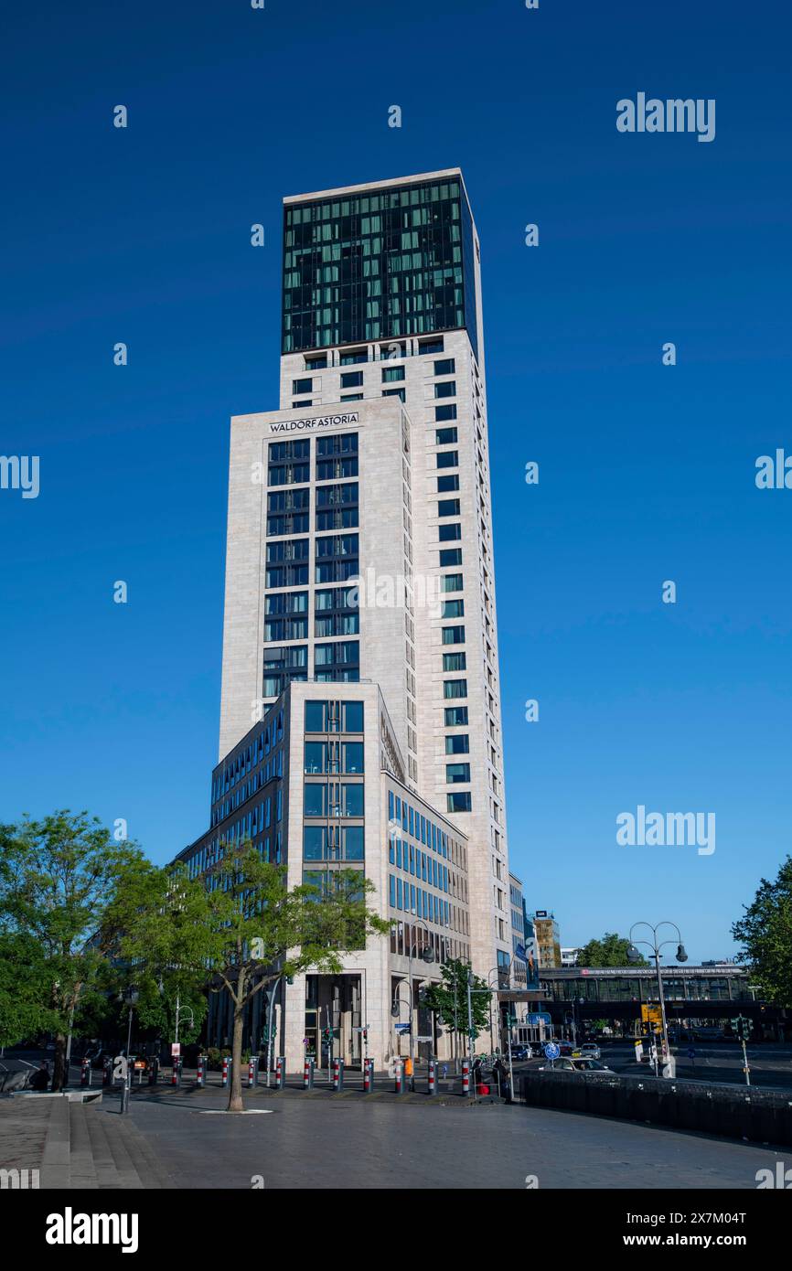 Waldorf Astoria Hotel 5 stelle, hotel di lusso, alto edificio, stazione della metropolitana Zoologischer Garten, Berlino, Germania Foto Stock