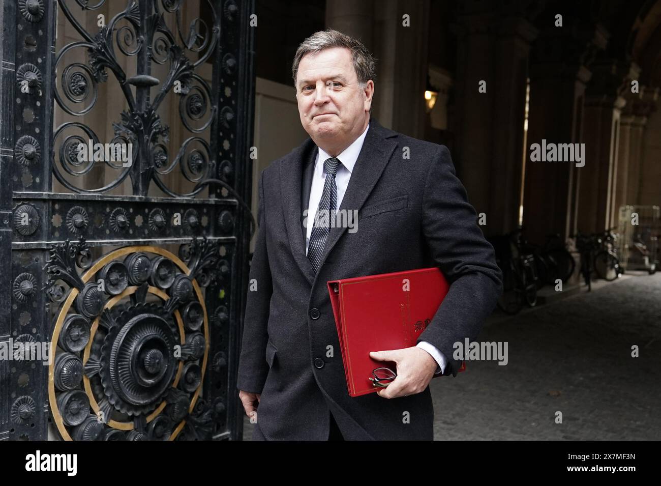 Foto del fascicolo del 19/02/24 del segretario al lavoro e alle pensioni Mel Stride. I britannici disoccupati riceveranno posti in "bootcamp di competenze” nel quadro di un tentativo del governo di colmare le lacune nel mercato del lavoro che in precedenza erano colmate da lavoratori stranieri. I richiedenti riceveranno una formazione per assumere ruoli in settori chiave che si trovano in difficoltà, tra cui ospitalità, cura, costruzione e produzione, il segretario al Dipartimento per il lavoro e le pensioni Mel Stride dovrebbe annunciare. Data di pubblicazione: Martedì 21 maggio 2024. Foto Stock