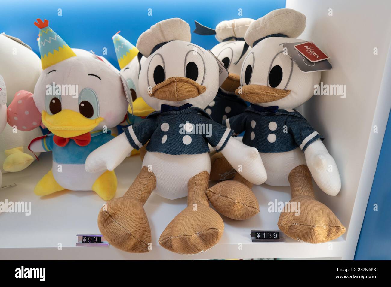 SHANGHAI, CINA - 21 MAGGIO 2024 - l'evento a tema "Disney Donald Duck 90th Anniversary", organizzato da Century Plaza in collaborazione con Disney China, i Foto Stock