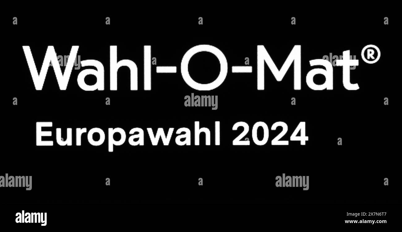 Der Wahl-o-Mat zur Europawahl 2024 von der Bundeszentrale für politische Bildung ist auf dem display eines i-Phone zu sehen. Rottweil Baden-Württemberg Deutschland *** il Wahl o Mat per le elezioni europee del 2024 dell'Agenzia federale per l'educazione civica può essere visto sull'esposizione di un iPhone Rottweil Baden Württemberg Germania Foto Stock