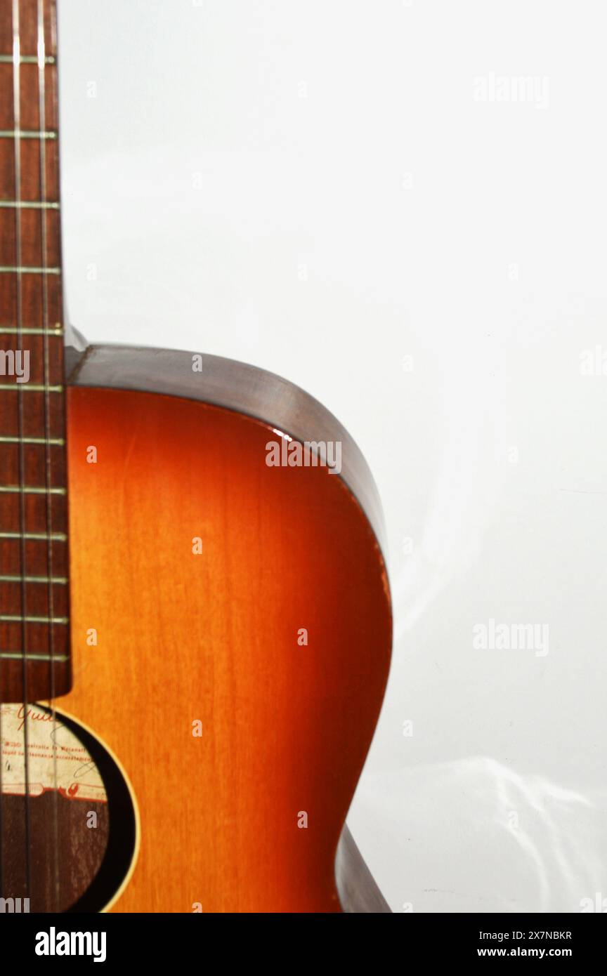 Dettaglio di una classica chitarra da studio Foto Stock