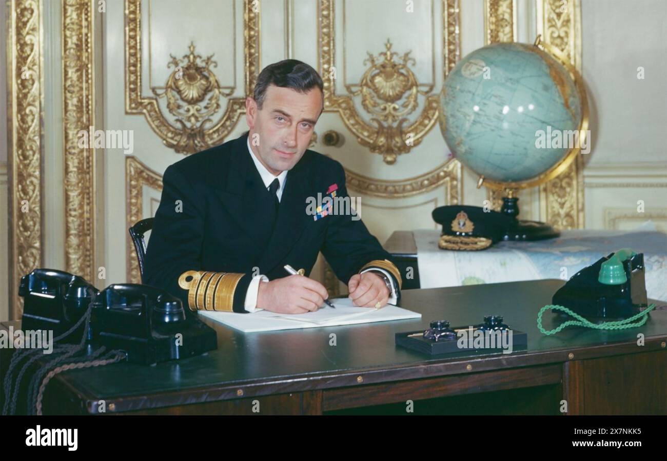LORD MOUNTBATTEN, IST conte Mountbatten di Birmania (1900-1979) ufficiale navale britannico nell'ottobre 1943 Foto Stock