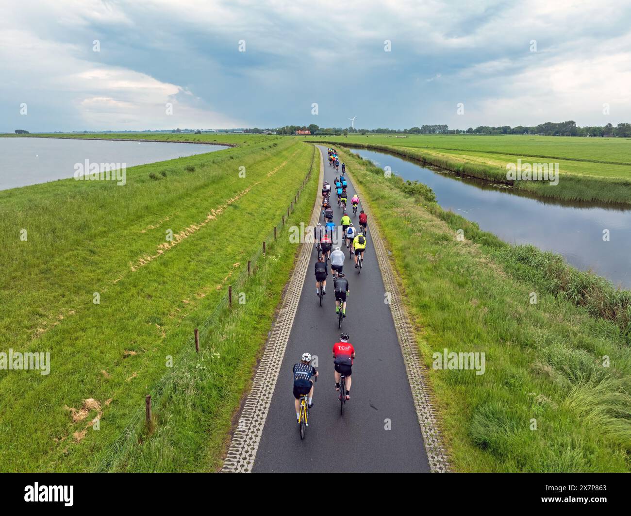 Luchtfoto van de jaarlijkse friese elfsteden fietstocht bij Molkwerum nella Frisia Nederland. Uscita ANP/Hollandse Hoogte/Nataraj netherlands - uscita belgio Foto Stock