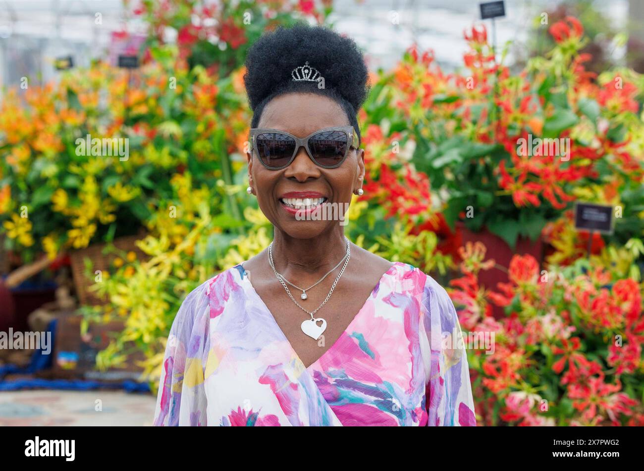 La Vicepresidente RHS Baronessa Floella Benjamin al RHS Chelsea Flower Show. Foto Stock